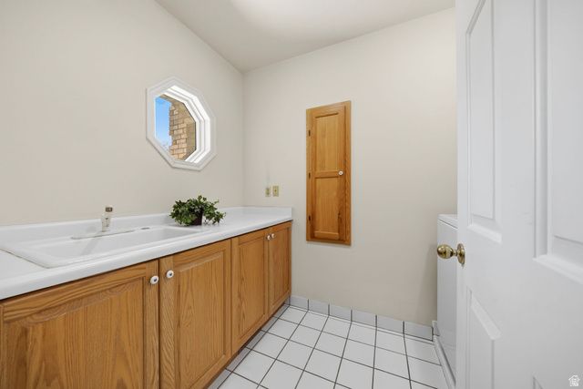 8506 S WILLOW CREEK DR, Sandy, UT 84093