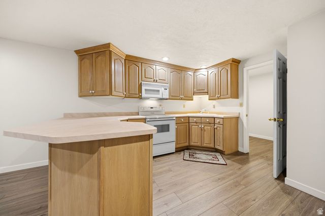 8506 S WILLOW CREEK DR, Sandy, UT 84093