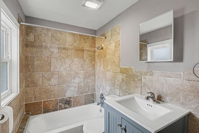 2600 University Avenue NE, Minneapolis, MN 55418
