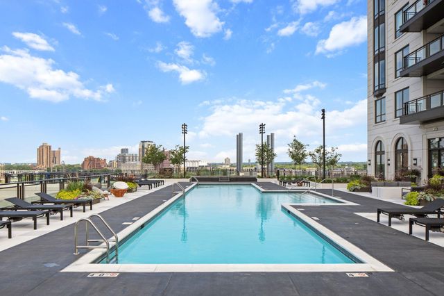 1111 W River Parkway 11C, Minneapolis, MN 55415