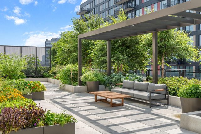 1111 W River Parkway 11C, Minneapolis, MN 55415