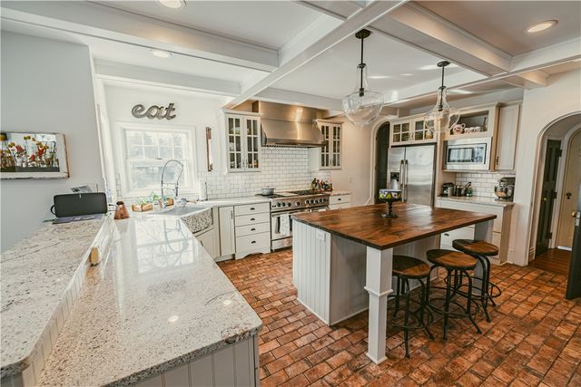 30 Harwood Lane, Pittsford, NY 14445