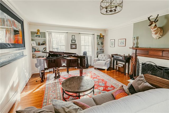 30 Harwood Lane, Pittsford, NY 14445