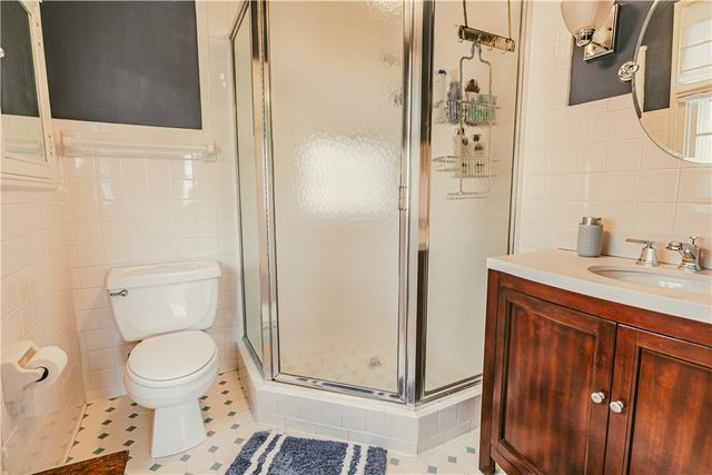 30 Harwood Lane, Pittsford, NY 14445