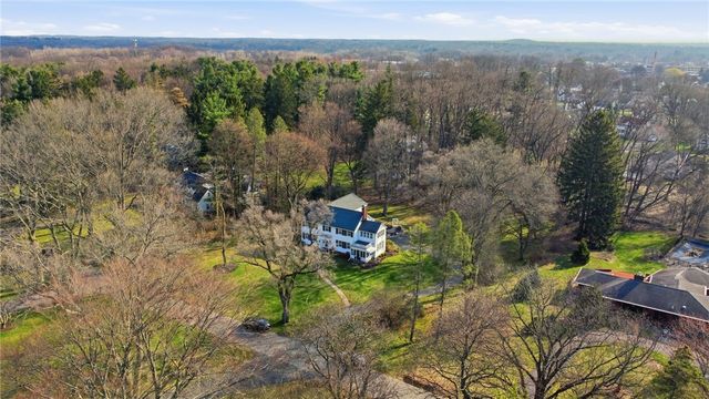 30 Harwood Lane, Pittsford, NY 14445