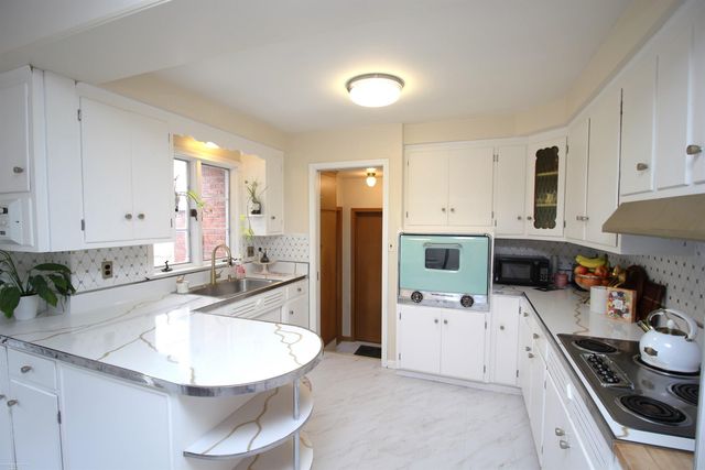 20906 Thiele Street, Saint Clair Shores, MI 48081