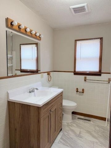 1017 E 14th Street, Pittsburg, KS 66762