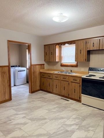 1017 E 14th Street, Pittsburg, KS 66762