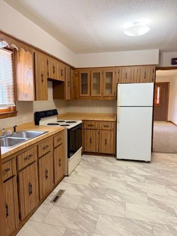 1017 E 14th Street, Pittsburg, KS 66762