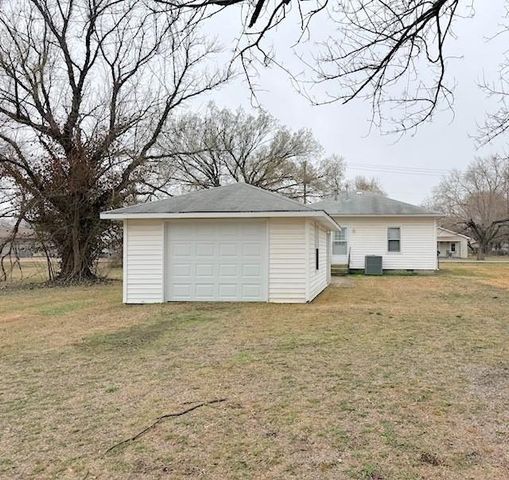 1017 E 14th Street, Pittsburg, KS 66762