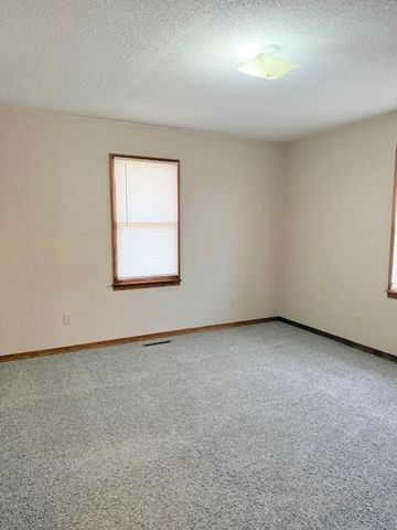 1017 E 14th Street, Pittsburg, KS 66762