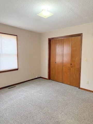 1017 E 14th Street, Pittsburg, KS 66762