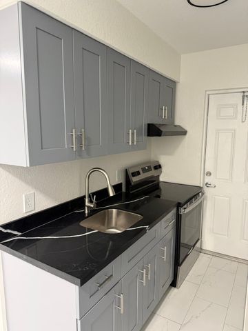 110 NW 7th Avenue 18, Pompano Beach, FL 33060