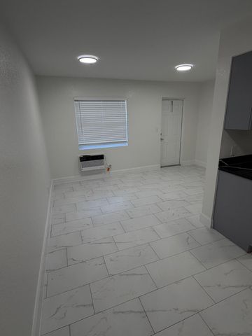 110 NW 7th Avenue 18, Pompano Beach, FL 33060