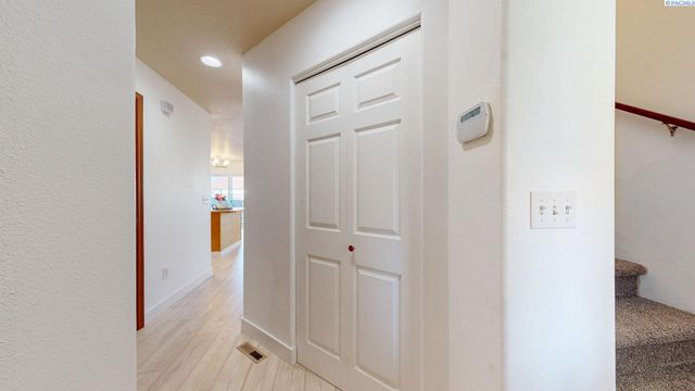 48 S Dawes Street, Kennewick, WA 99336