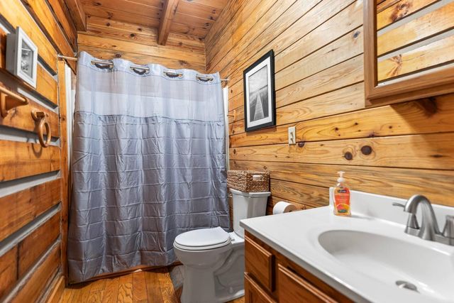 646 Right Fork Fixer Road, Zoe, KY 41397