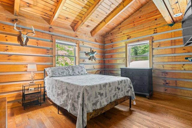 646 Right Fork Fixer Road, Zoe, KY 41397