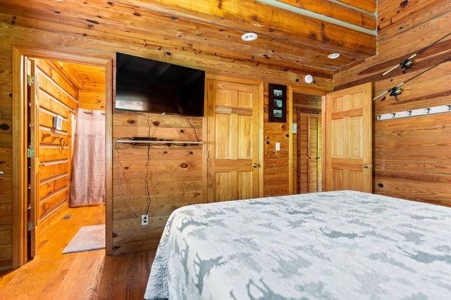 646 Right Fork Fixer Road, Zoe, KY 41397