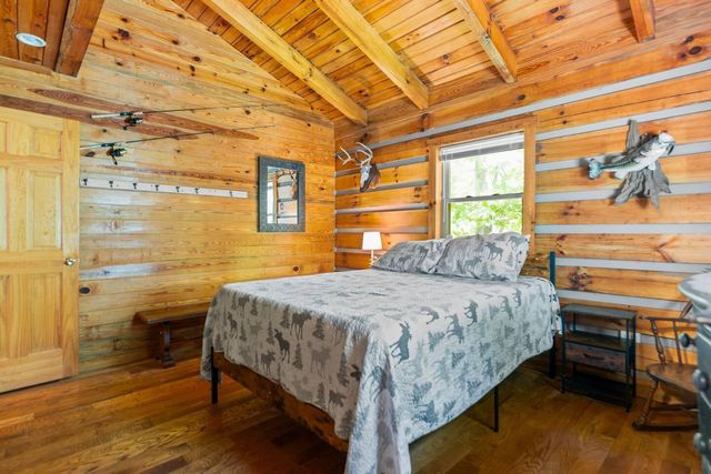 646 Right Fork Fixer Road, Zoe, KY 41397