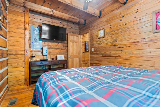 646 Right Fork Fixer Road, Zoe, KY 41397