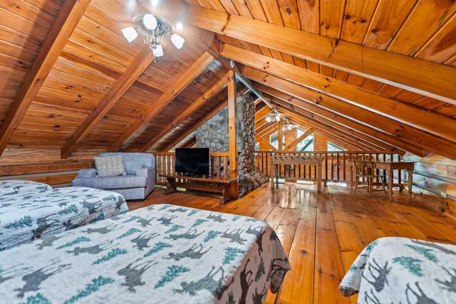 646 Right Fork Fixer Road, Zoe, KY 41397