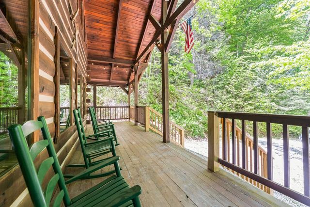 646 Right Fork Fixer Road, Zoe, KY 41397