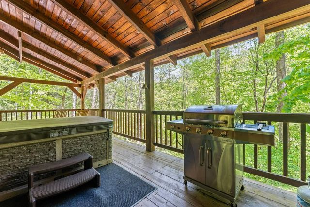 646 Right Fork Fixer Road, Zoe, KY 41397