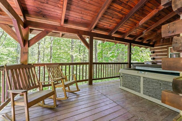 646 Right Fork Fixer Road, Zoe, KY 41397