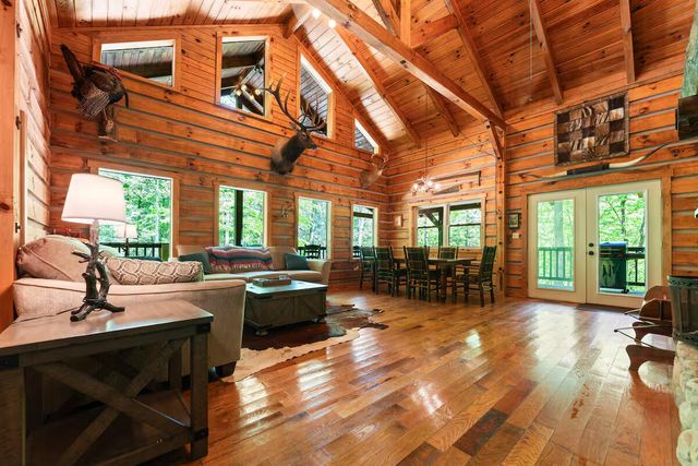 646 Right Fork Fixer Road, Zoe, KY 41397