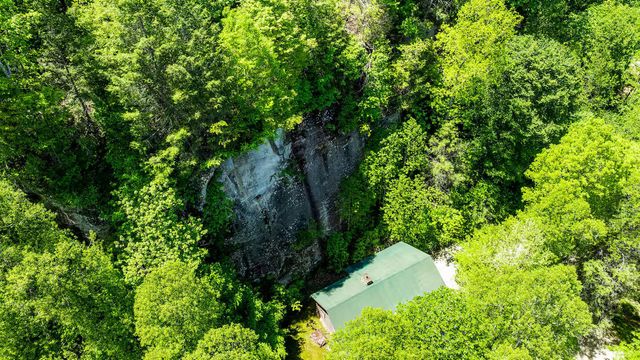 646 Right Fork Fixer Road, Zoe, KY 41397