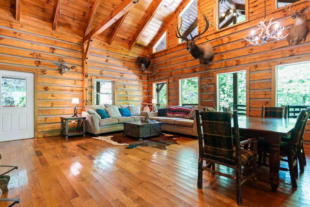 646 Right Fork Fixer Road, Zoe, KY 41397