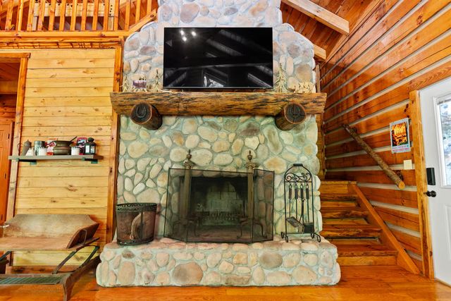 646 Right Fork Fixer Road, Zoe, KY 41397