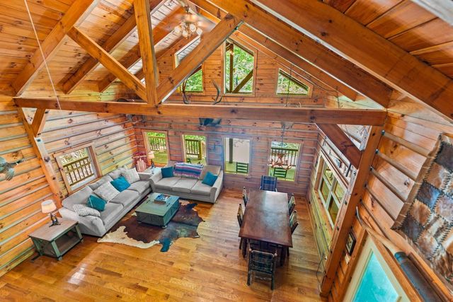 646 Right Fork Fixer Road, Zoe, KY 41397