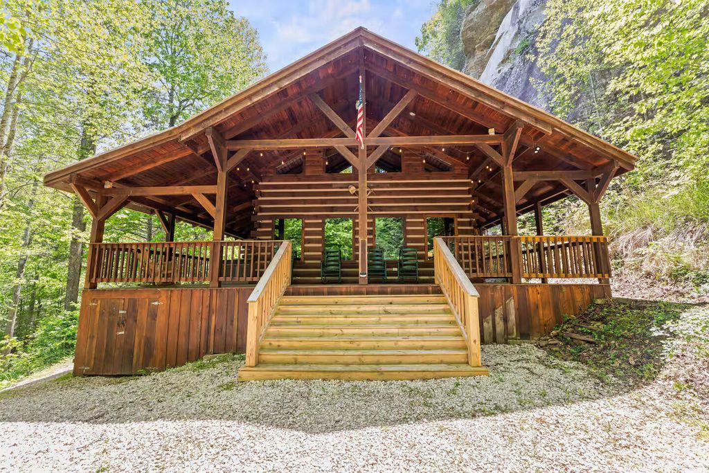 646 Right Fork Fixer Road, Zoe, KY 41397