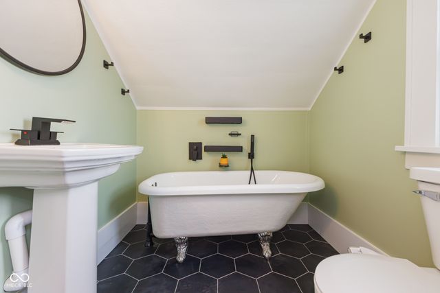 120 N Center Street, Eaton, IN 47338