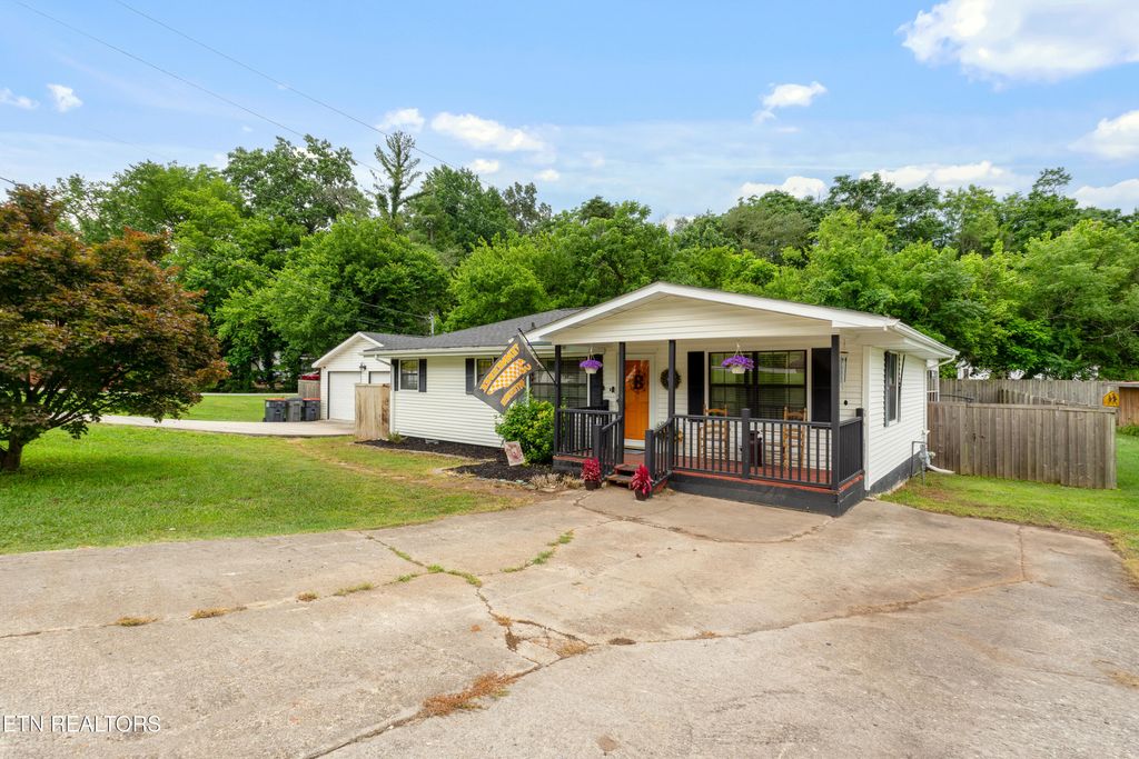 2390 Wildwood Rd, Maryville, TN 37804
