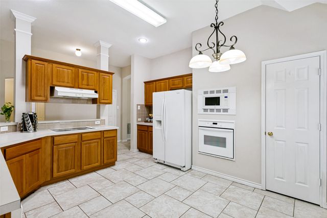 1609 Shadow Crest Drive, Corinth, TX 76210