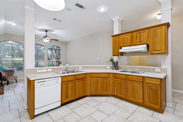 1609 Shadow Crest Drive, Corinth, TX 76210