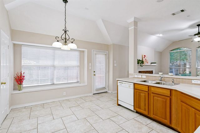 1609 Shadow Crest Drive, Corinth, TX 76210