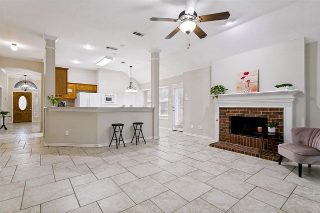 1609 Shadow Crest Drive, Corinth, TX 76210