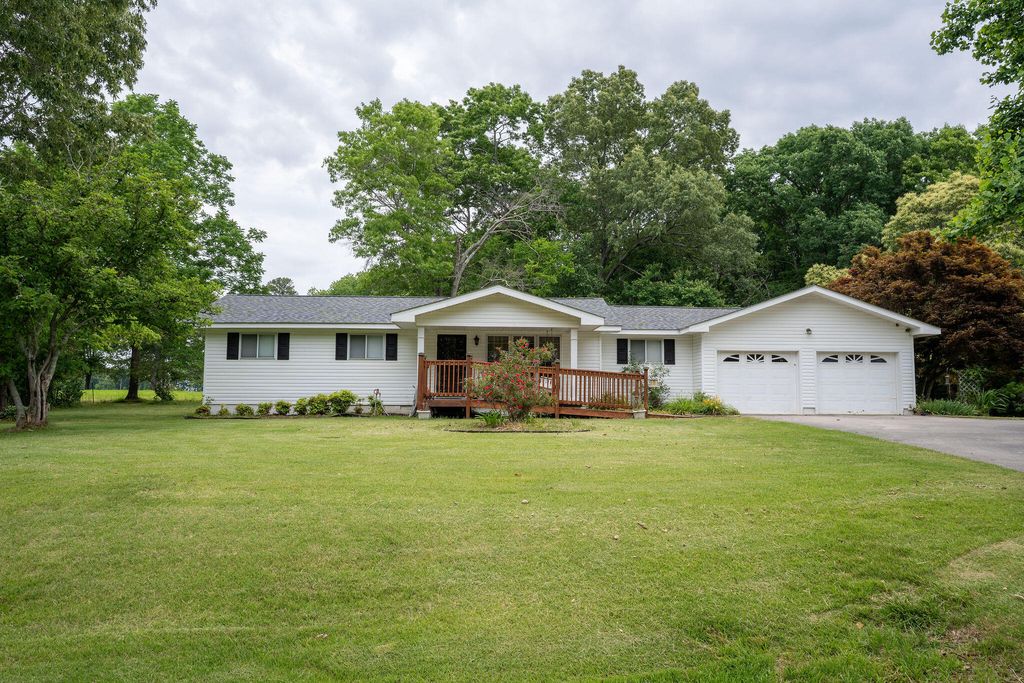 9272 Georgia 301, Trenton, GA 30752