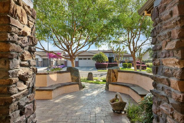 2439 Appleleaf Ln, Manteca, CA 95336