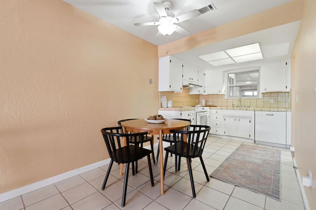 Image 10 of property listing at 1142 N Gem Street, Tulare, CA 93274