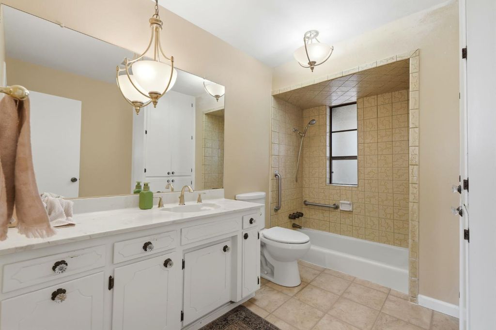 Image 20 of property listing at 1142 N Gem Street, Tulare, CA 93274