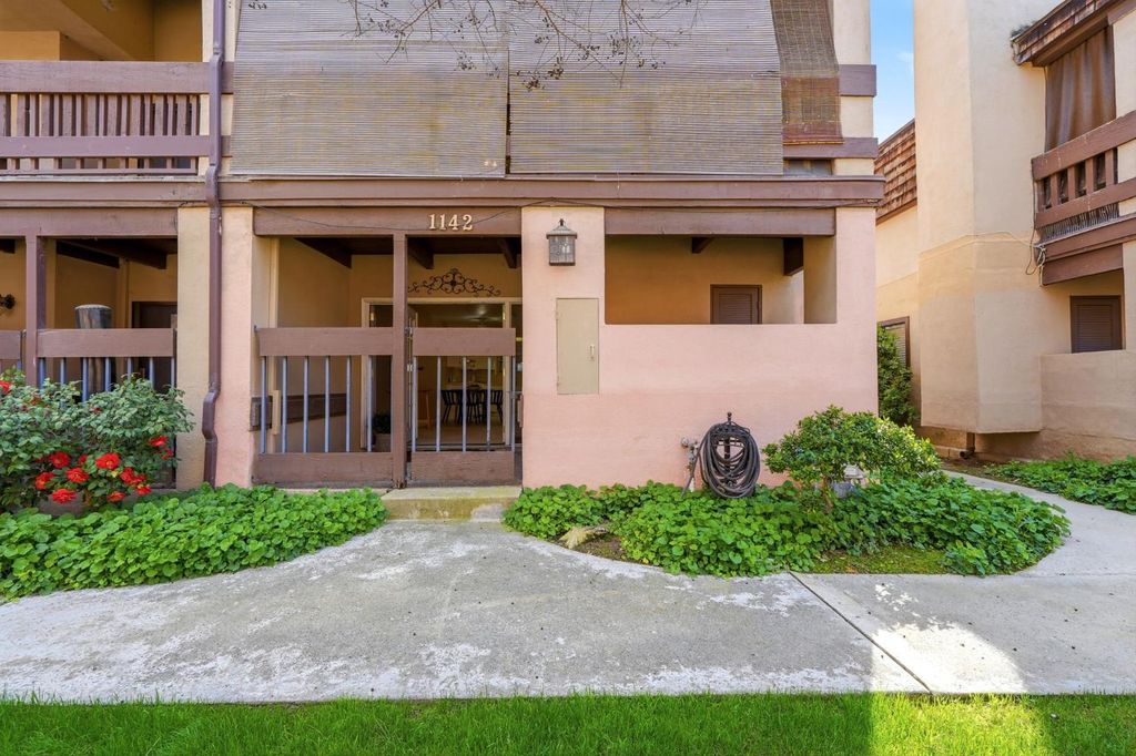 Image 4 of property listing at 1142 N Gem Street, Tulare, CA 93274