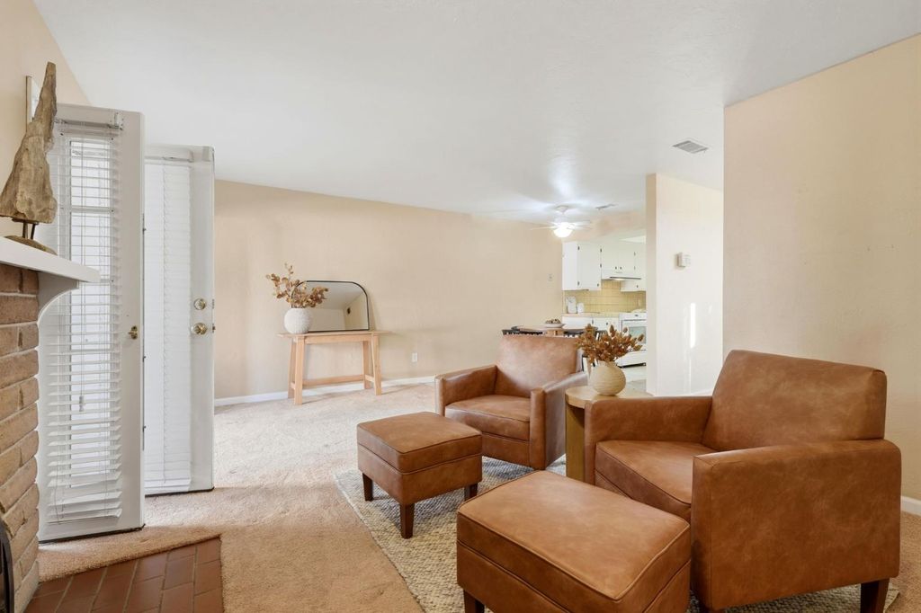 Image 9 of property listing at 1142 N Gem Street, Tulare, CA 93274