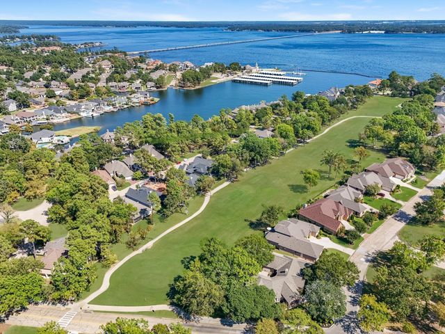 8 Winthrop Harbor, Montgomery, TX 77356