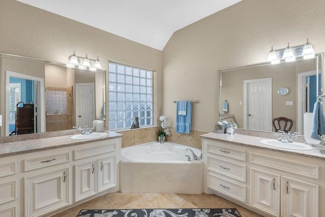 8 Winthrop Harbor, Montgomery, TX 77356