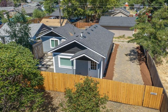 2203 E Glass Ave, Spokane, WA 99207