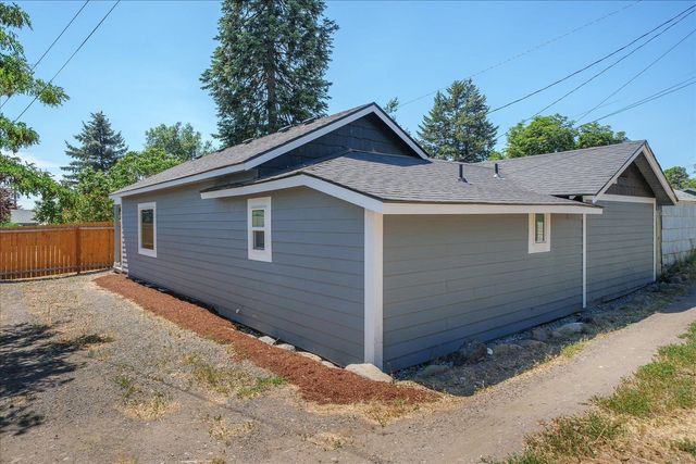 2203 E Glass Ave, Spokane, WA 99207